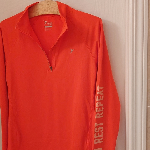 Old Navy "Run Rest Repeat" Long Sleeved Go-Dry Top - Picture 5 of 7